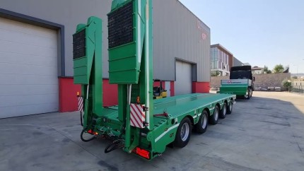 5 Axles Extandable Lowbed Color: Green "Operation of Ramps"