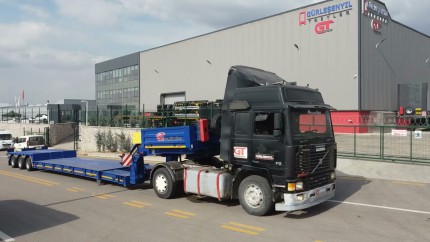 3 Axle Front Load Low-Loader, Extendable, Hydraulic Steering, With Hydraulic Suspension Semi-trailer